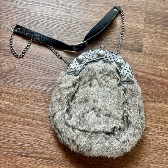 Scottish Sporran Bag Celtic Metal Cantle Fur Leather Cosplay Larping Costume - Picture 13 of 16